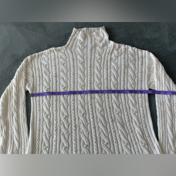 In2 by InCASHMERE - Cable Knit Sweater w Pearl Embellishments - Size M - Picture 7 of 9